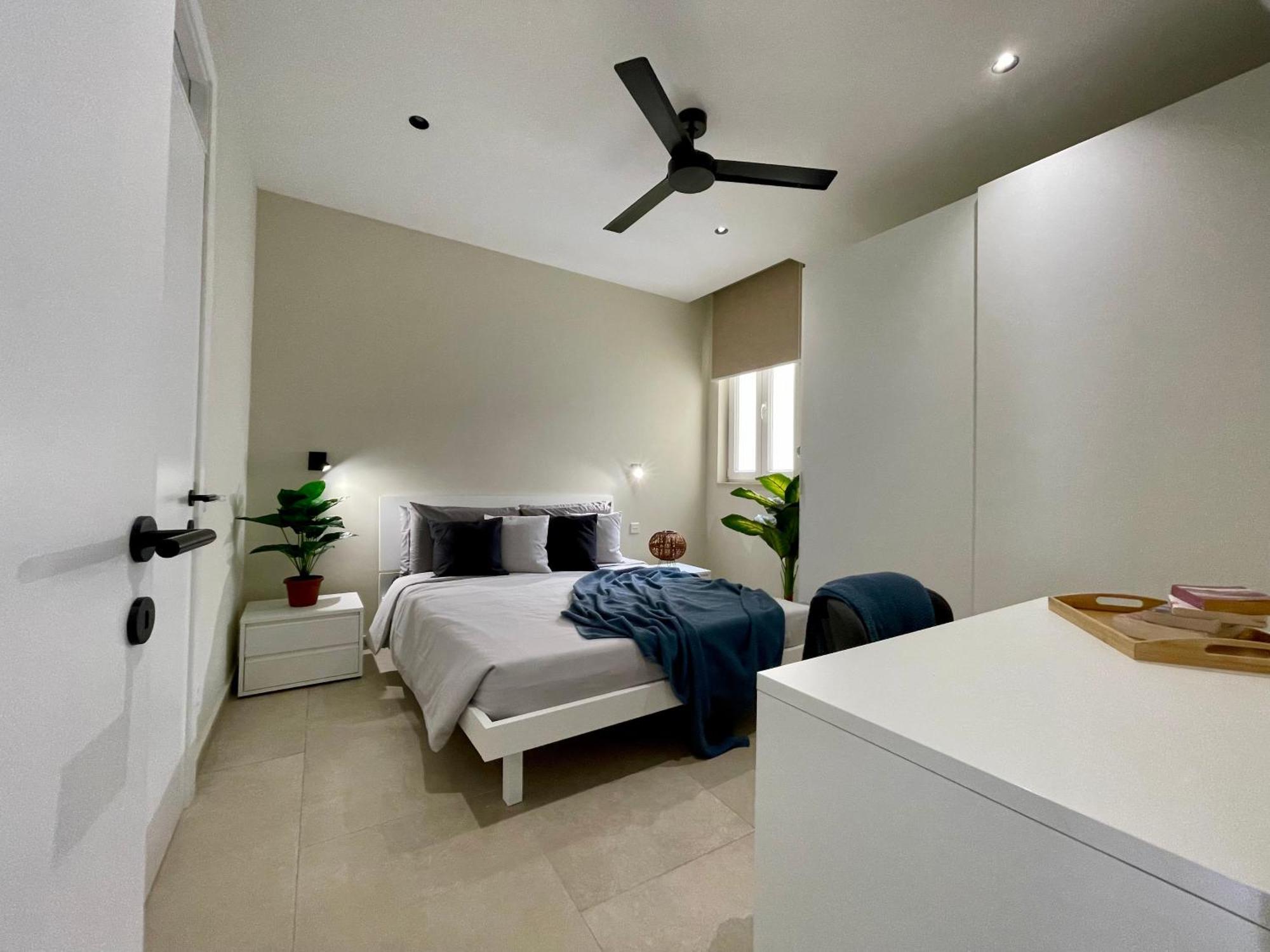 Bugibba Square Seafront Lux Apartments By Holi خليج سانت بول المظهر الخارجي الصورة