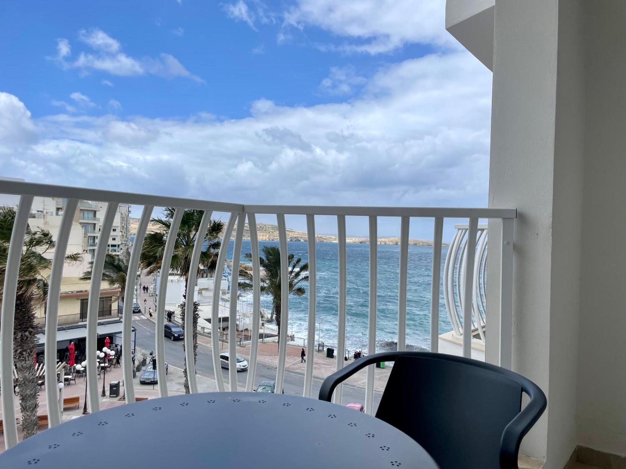 Bugibba Square Seafront Lux Apartments By Holi خليج سانت بول المظهر الخارجي الصورة