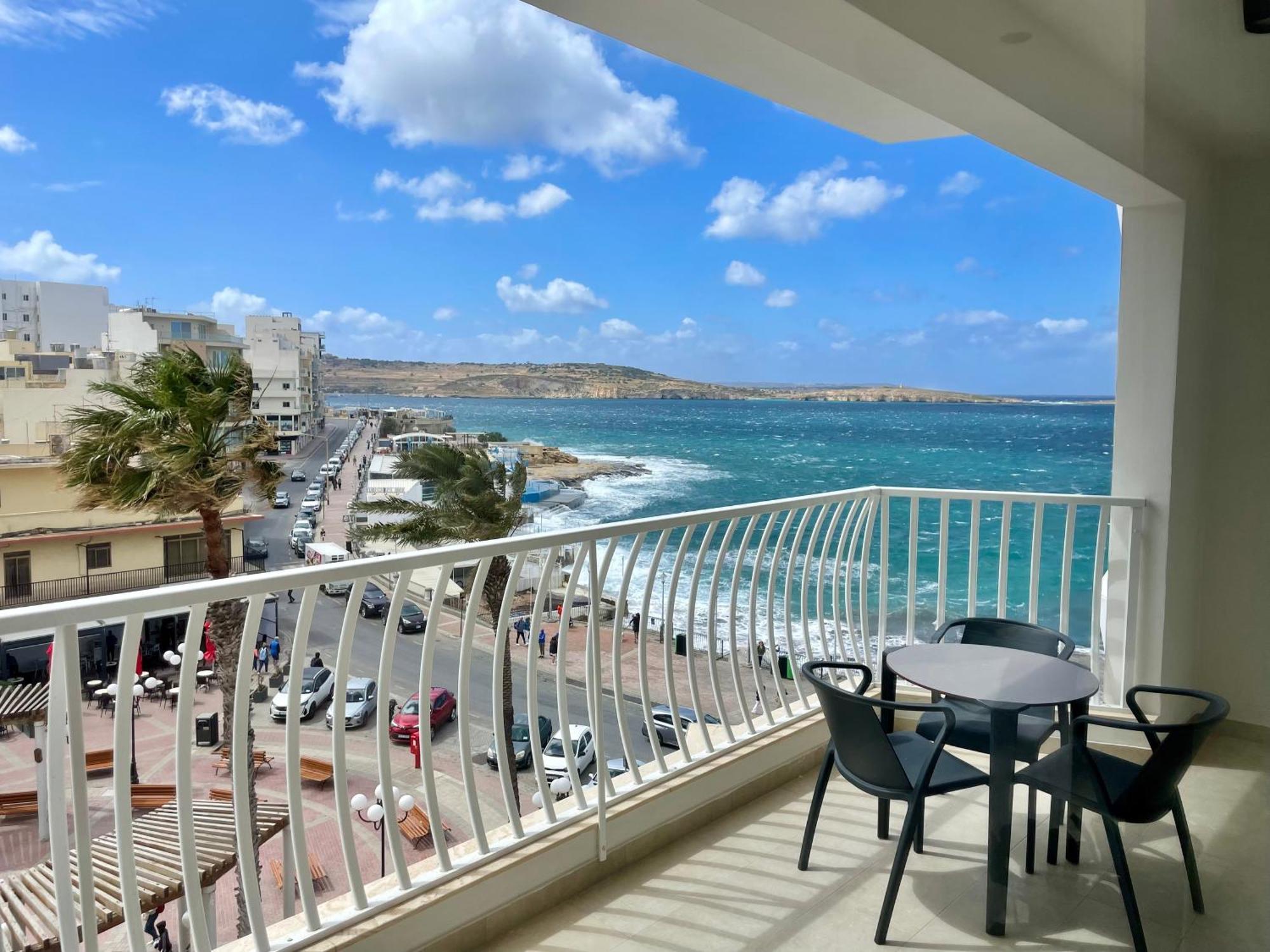 Bugibba Square Seafront Lux Apartments By Holi خليج سانت بول المظهر الخارجي الصورة